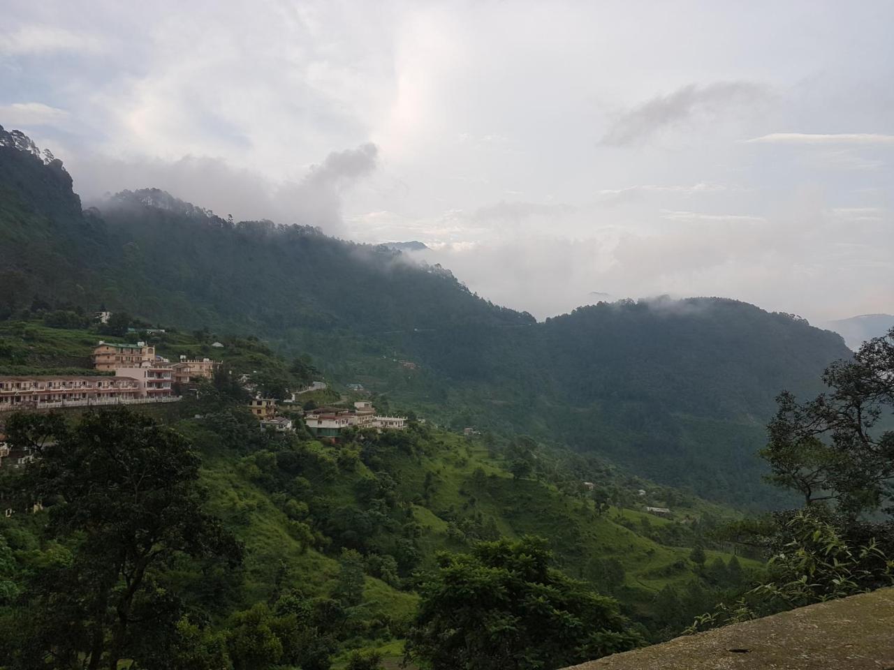 נייניטל Oyo 23298 Hotel Uttaranchal Inn מראה חיצוני תמונה